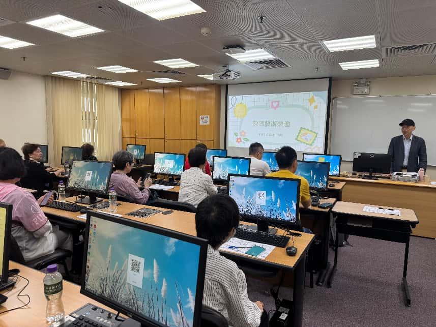 图为长者AI数码艺术设计课程。中西创新学院供图