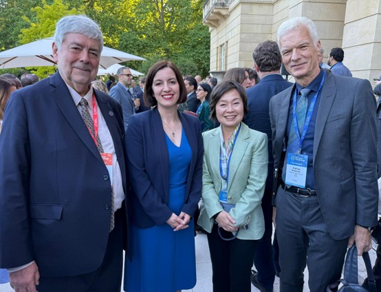 蔡若莲出席伦敦出席2025世界教育论坛，并与英国教育大臣布丽奇特·菲利普森等教育界代表会面。香港特区政府教育局供图