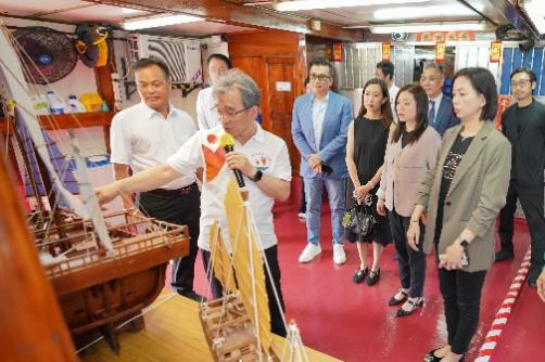 图为船上设置的渔具、渔船模型及展品等。澳门特区海事及水务局供图