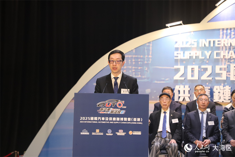 香港国际车博会组委会首席主席、香港中华厂商联合会会长卢金荣致辞。人民网 严小晶摄