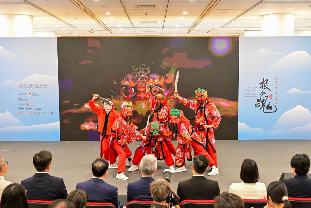 这是6月13日在展演开幕典礼上拍摄的萍乡耍傩神表演。新华社记者 朱炜 摄