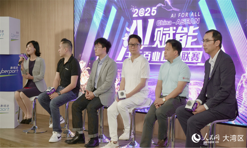 香港分会场圆桌论坛举行。人民网 吴宇扬扬摄