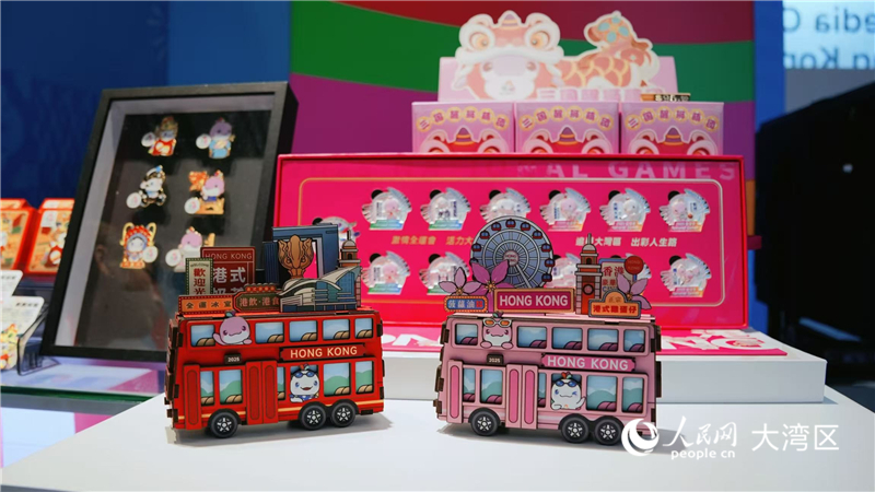 图2.主媒体中心设有售卖香港限定商品与纪念品的特许商品零售店。人民网 严小晶 摄