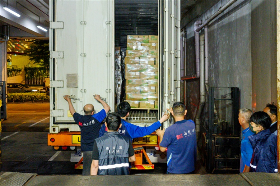 全运会供澳食材通关后直接卸货检疫。澳门特区政府新闻局供图