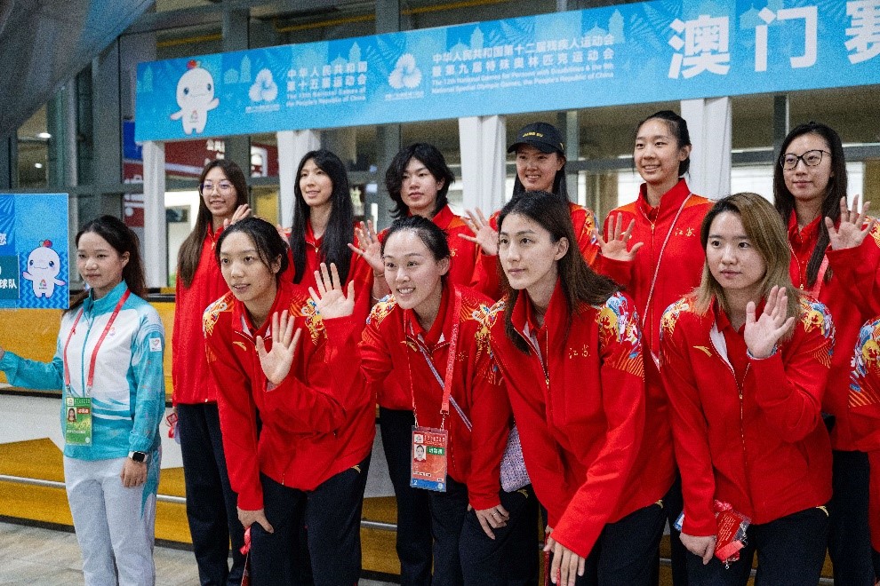 图为江苏队抵澳。（澳门赛区组委会供图）