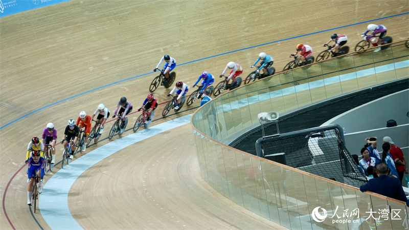十五运会场地自行车女子全能赛现场。人民网 严小晶摄