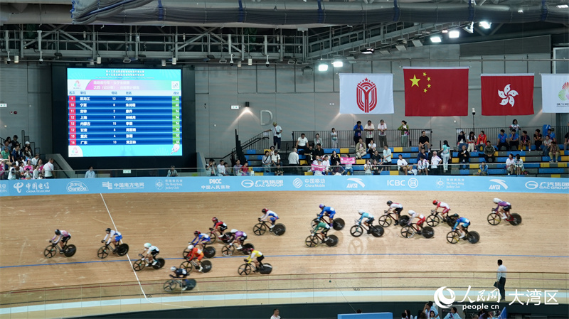 十五运会场地自行车女子全能赛现场。人民网 严小晶摄
