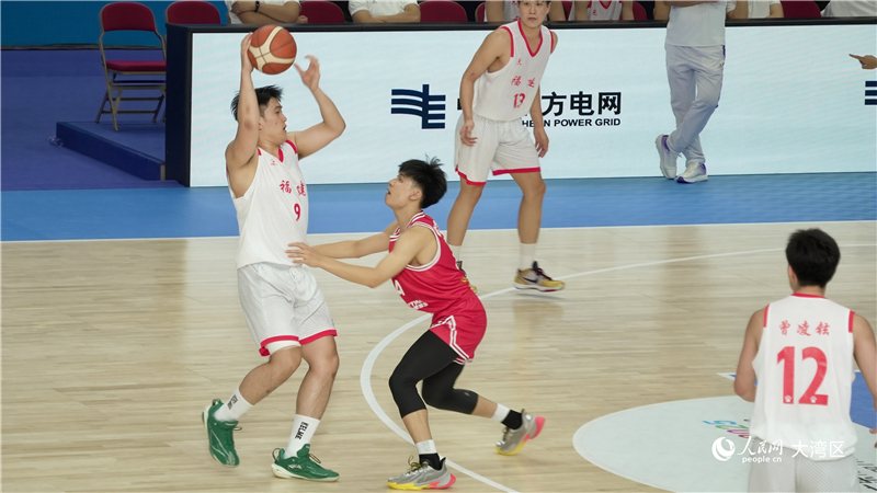 图4.双方展开对抗。人民网 严小晶摄