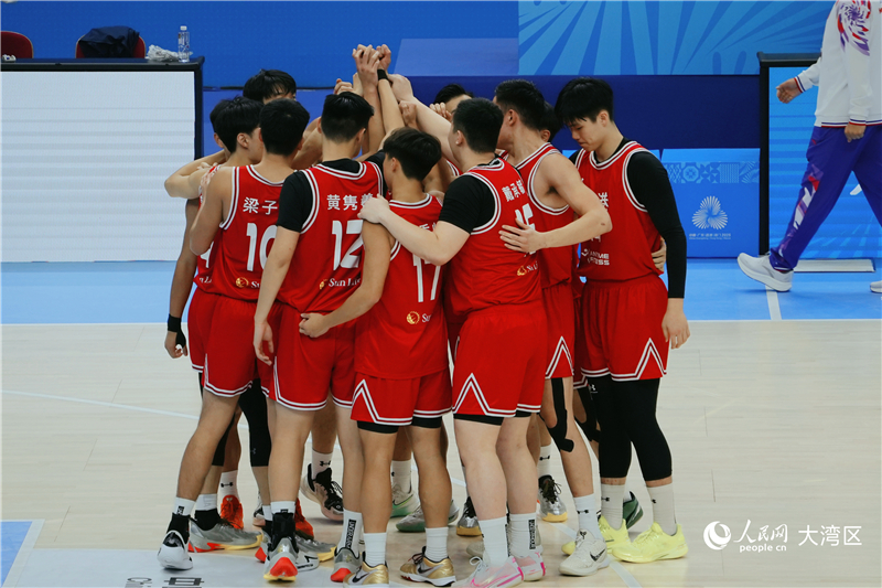 图5.香港队在比赛前加油鼓劲。人民网 严小晶摄