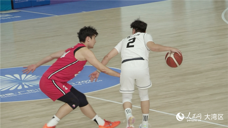 图3.双方展开对抗。实习生 张雨洁摄