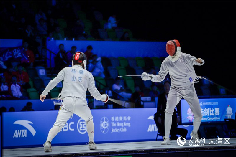 图3.上海队选手黄宇轩（右）与山东队选手马骁在比赛中。人民网 吴宇扬扬 摄