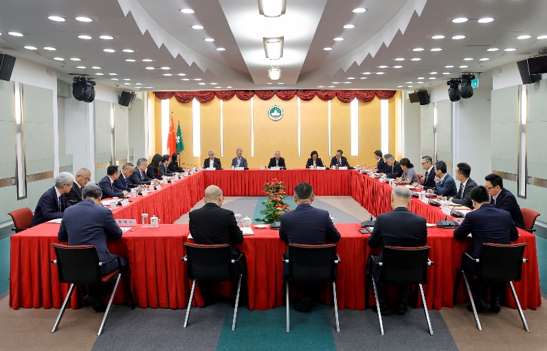 图为岑浩辉主持召开冬防会议部署重大安全风险排查整治工作。澳门特区政府新闻局供图