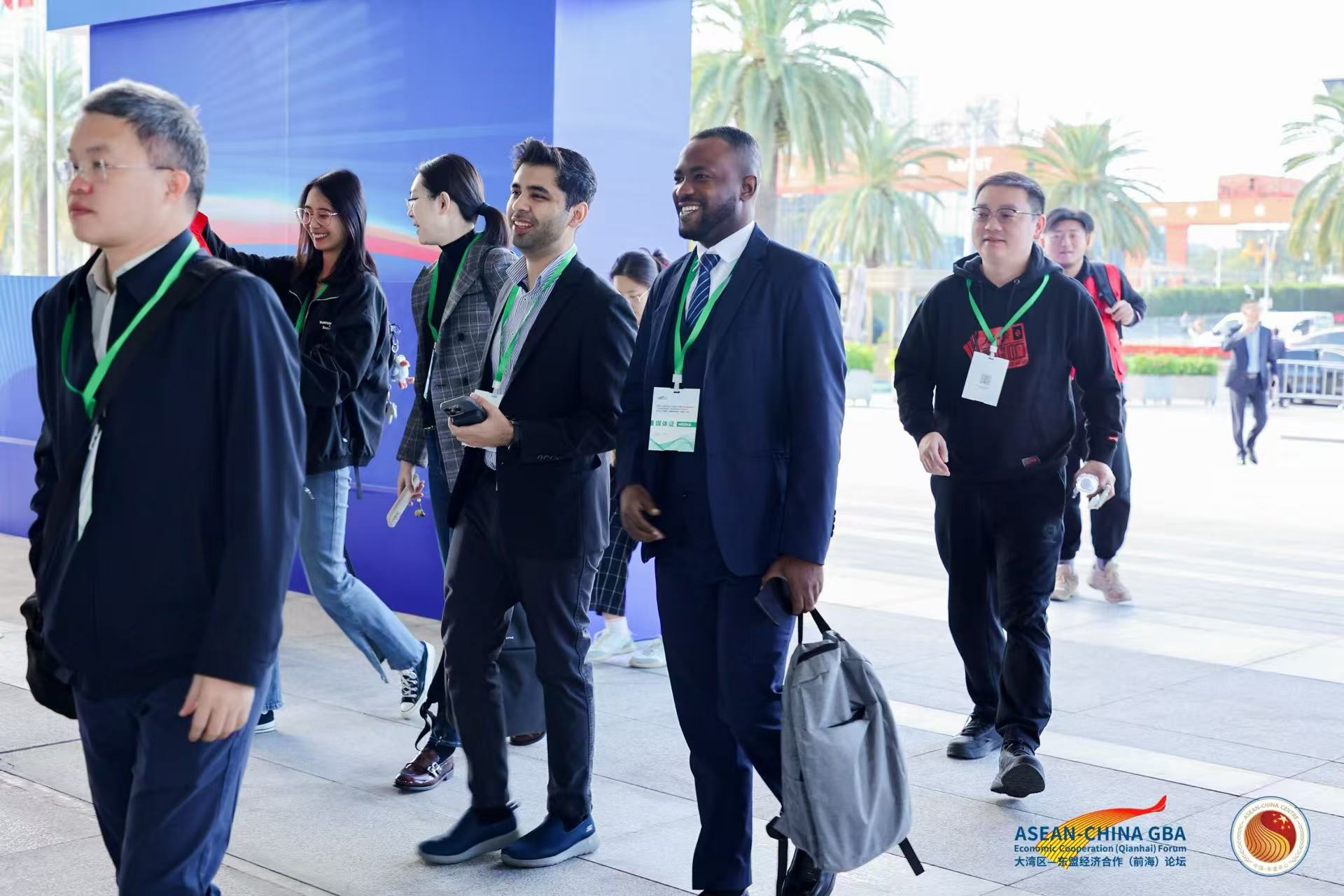 “一带一路”新闻合作联盟记者团进入2025大湾区-东盟经济合作(前海)论坛会场参加报道。主办方供图