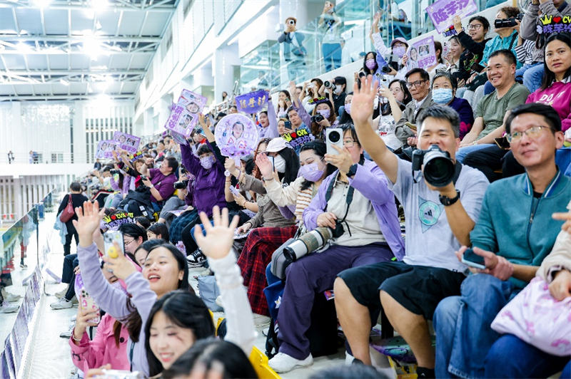 图为“国家跳⽔梦之队大汇演*活力行2025”受到观众热烈欢迎。主办方供图