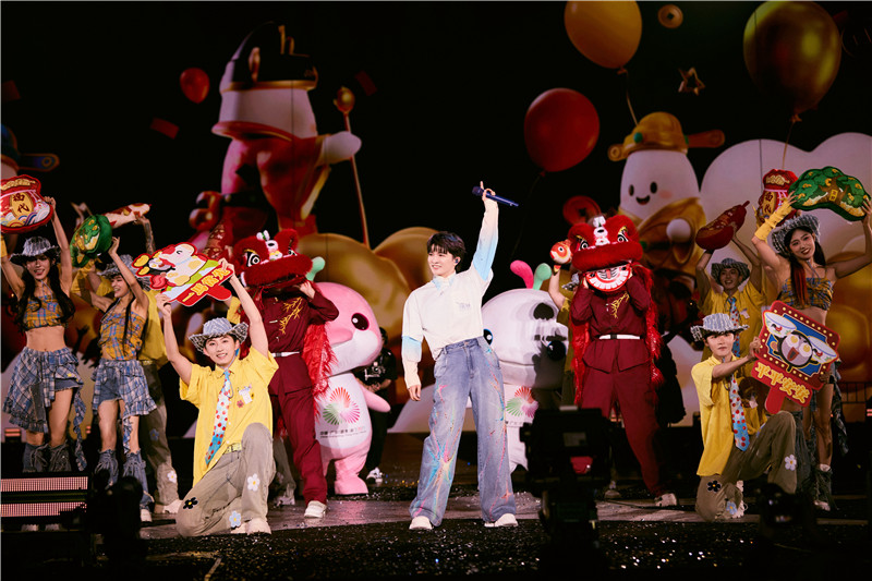 图2.歌手周深的香港演唱会现场。主办方供图