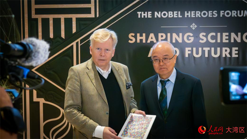 林道诺贝尔奖得主大会执行董事尼古拉·特纳（Nikola Turner）和香港大学副校长（大学拓展）汪扬接受采访。人民网 吴宇扬扬摄