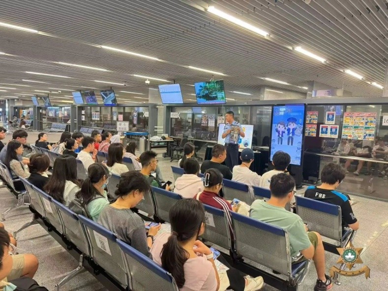 图为澳门特区治安警察局为外地学生举办系列讲座。（澳门特区治安警察局供图）