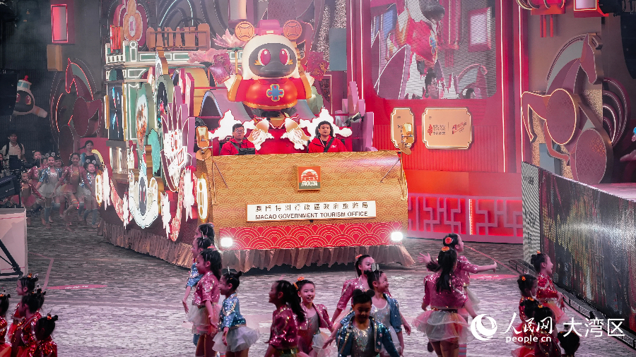 澳门特区政府旅游局花车以“感受澳门“为主题。人民网 吴宇扬扬摄