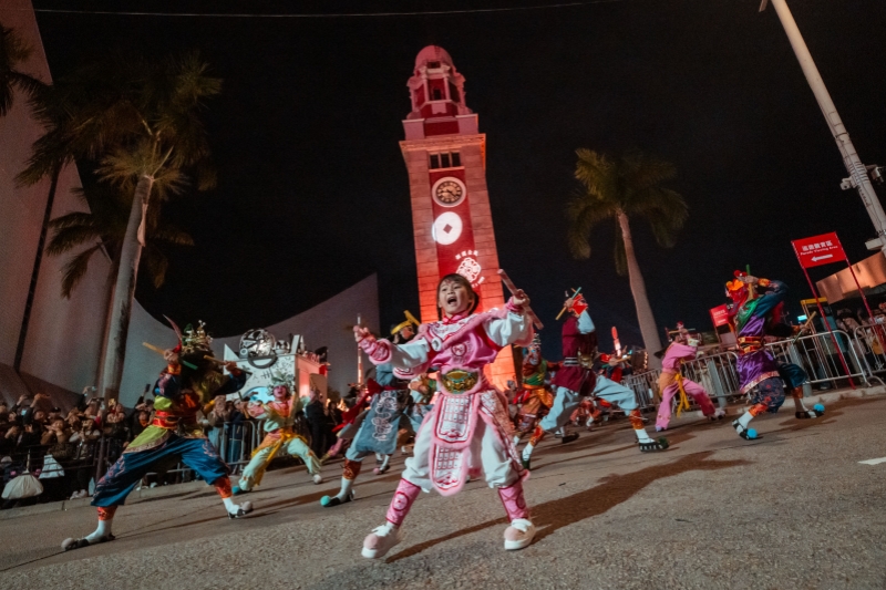 普宁富美青年英歌队及庄恩琪。香港旅游发展局供图