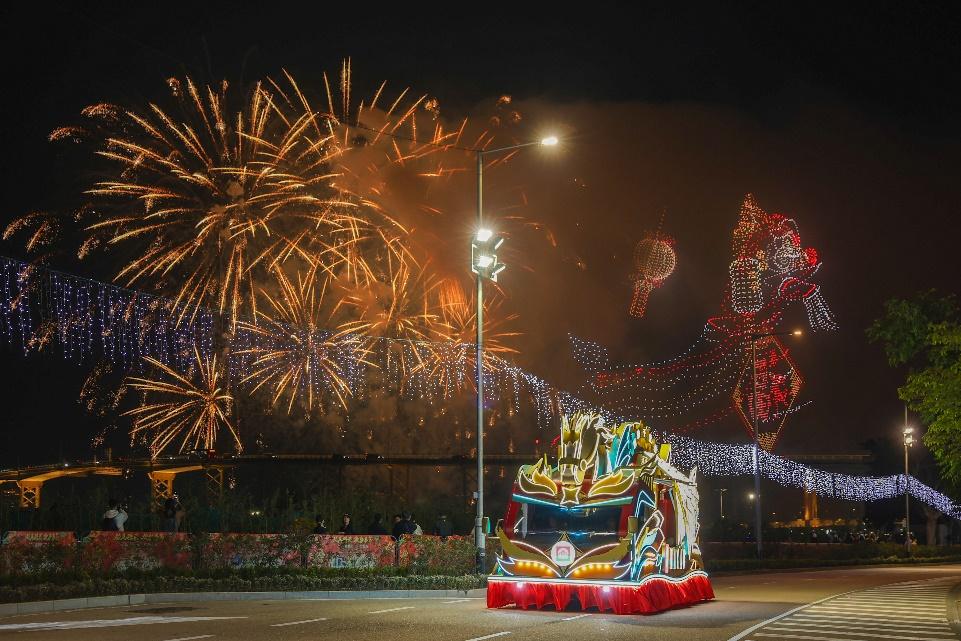 图为无人机烟花首度在澳门精彩绽放。澳门特区旅游局供图