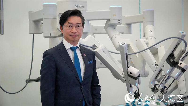 .香港中文大学医学院院长、医疗机器人创新技术中心主任赵伟仁教授日前接受人民网专访。人民网 吴宇扬扬摄