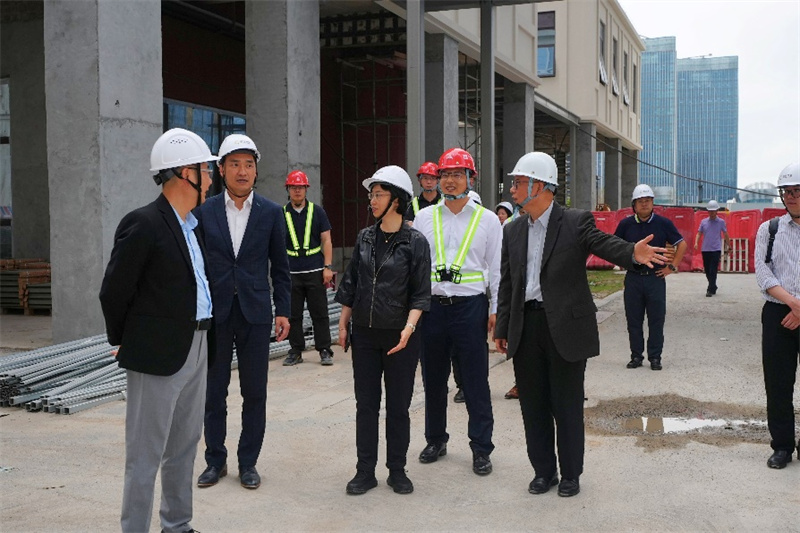 柯岚考察澳琴国际教育（大学）城第一期项目改造工程。 澳门特区教育及青年发展局供图