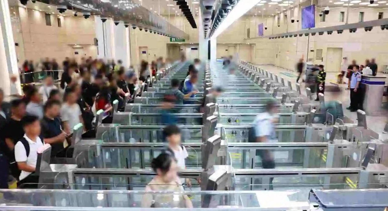 图为横琴口岸通关服务持续扩容增效。澳门特区治安警察局