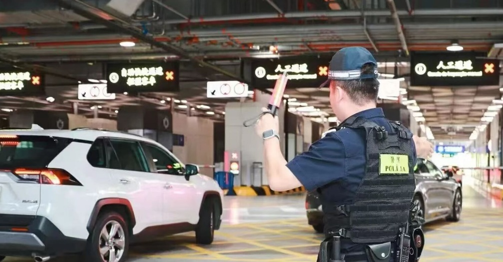 图为横琴口岸“联合一站式”查验车道。澳门特区治安警察局供图