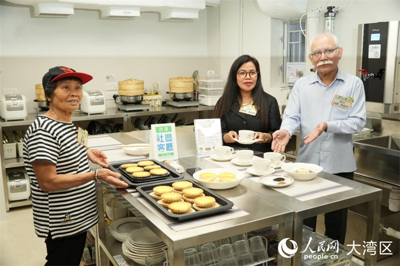 西环社区客厅内的共享厨房。人民网实习生 方在安摄