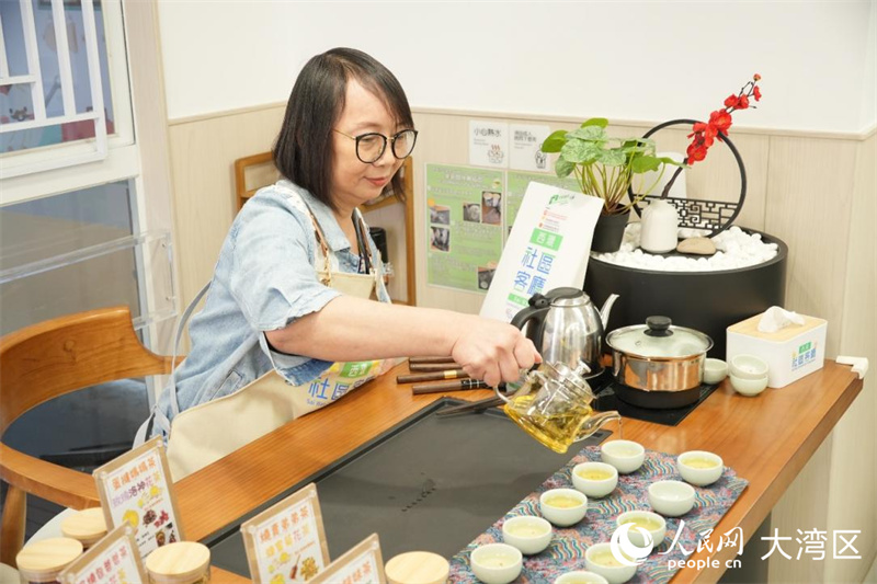 西环社区客厅内的茗茶角。人民网实习生 方在安摄