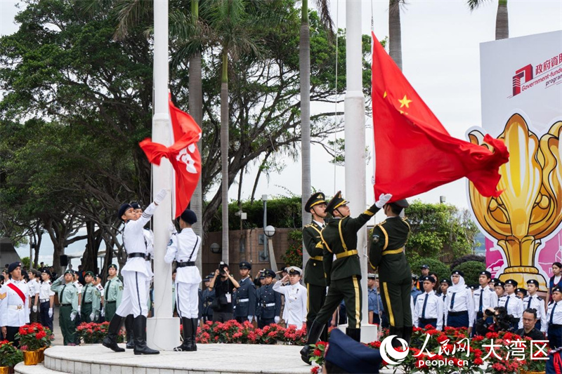 5月4日上午，香港举行升旗礼。人民网实习生 韩宇轩摄