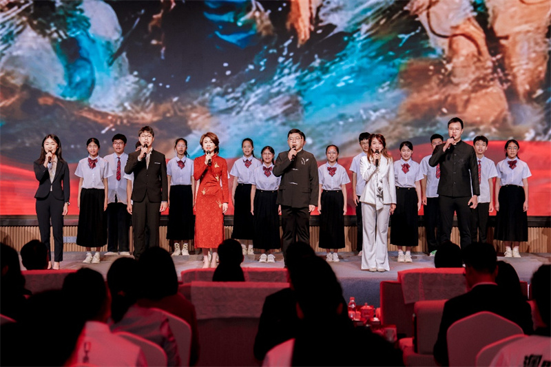 图为澳门青年代表在启动仪式上朗诵。 澳门特区教青局供图