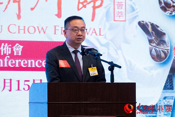 香港特区政府入境事务处处长郭俊峰分享自己的潮州情缘。人民网实习生 韩宇轩摄