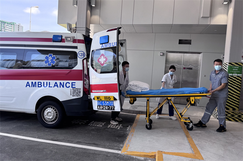 图. 大湾区跨境直通救护车试行计划完成首例香港至内地病人转运。香港医院管理局供图