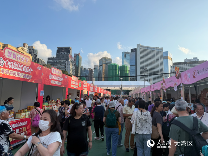 嘉年华现场气氛热烈。人民网 严小晶摄