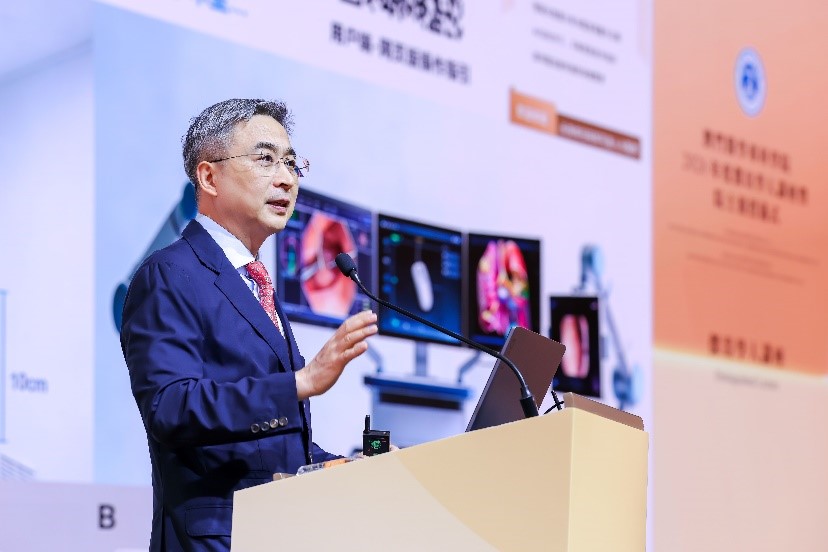 图为何建行教授做杰出学人讲座。澳门特区卫生局供图