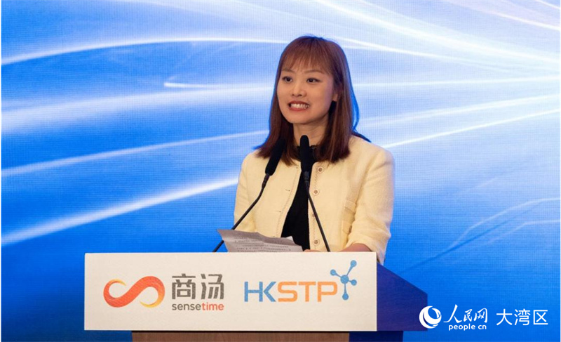 图2.香港特区政府创新科技及工业局副局长张曼莉致辞。人民网实习生 韩宇轩摄