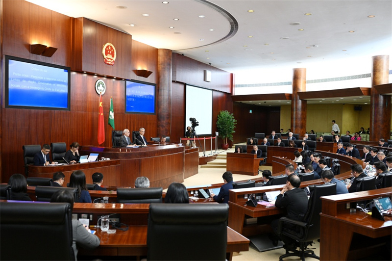 图为行政长官岑浩辉列席立法会全体会议。澳门特区政府新闻局供图