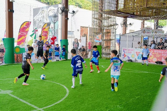 荔枝碗船厂片区的“迷你足球场”吸引孩子们积极参与。主办方供图