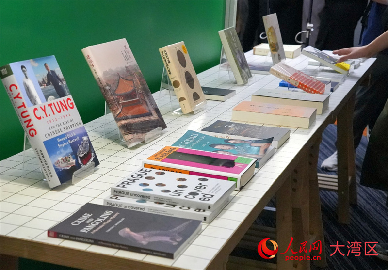 第36届香港书展部分书籍展示。人民网实习生 陈一豪摄