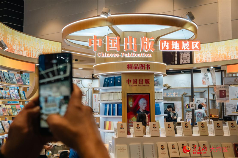 约2万册精品图书集中亮相内地出版展馆。人民网 吴宇扬扬摄