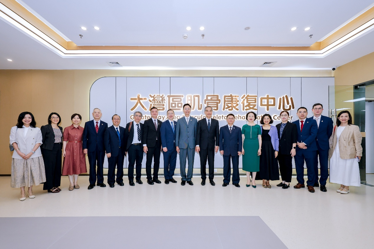 “大湾区肌骨康复中心”于签约当日同步揭牌。主办方供图