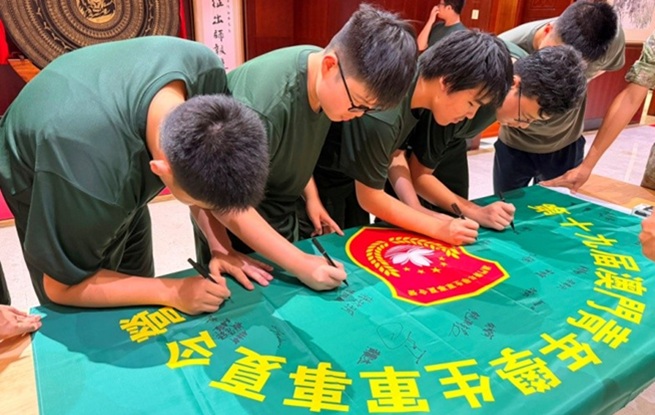 第十九届澳门青年学生军事夏令营举办