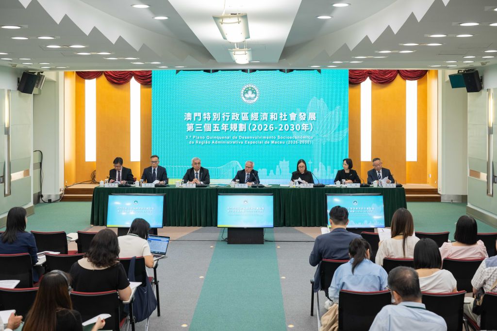 这是8月18日拍摄的《澳门特别行政区经济和社会发展第三个五年规划（2026-2030年）》新闻发布会现场。新华社发（张金加摄）