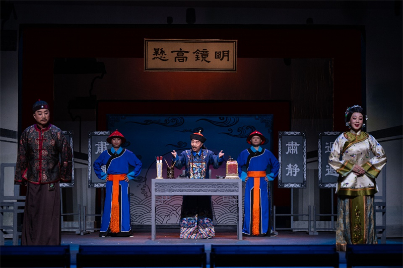 图为黄梅戏《六尺巷·宽》演出。张金加摄