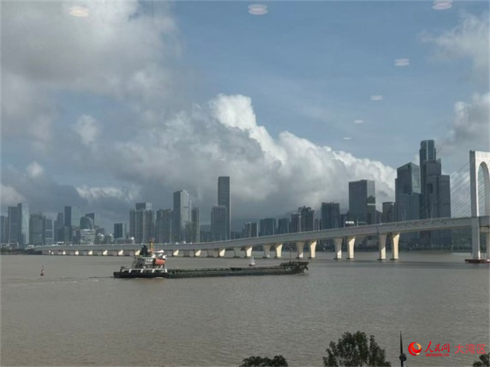 图为澳门西湾大桥海面景致。人民网记者 富子梅摄