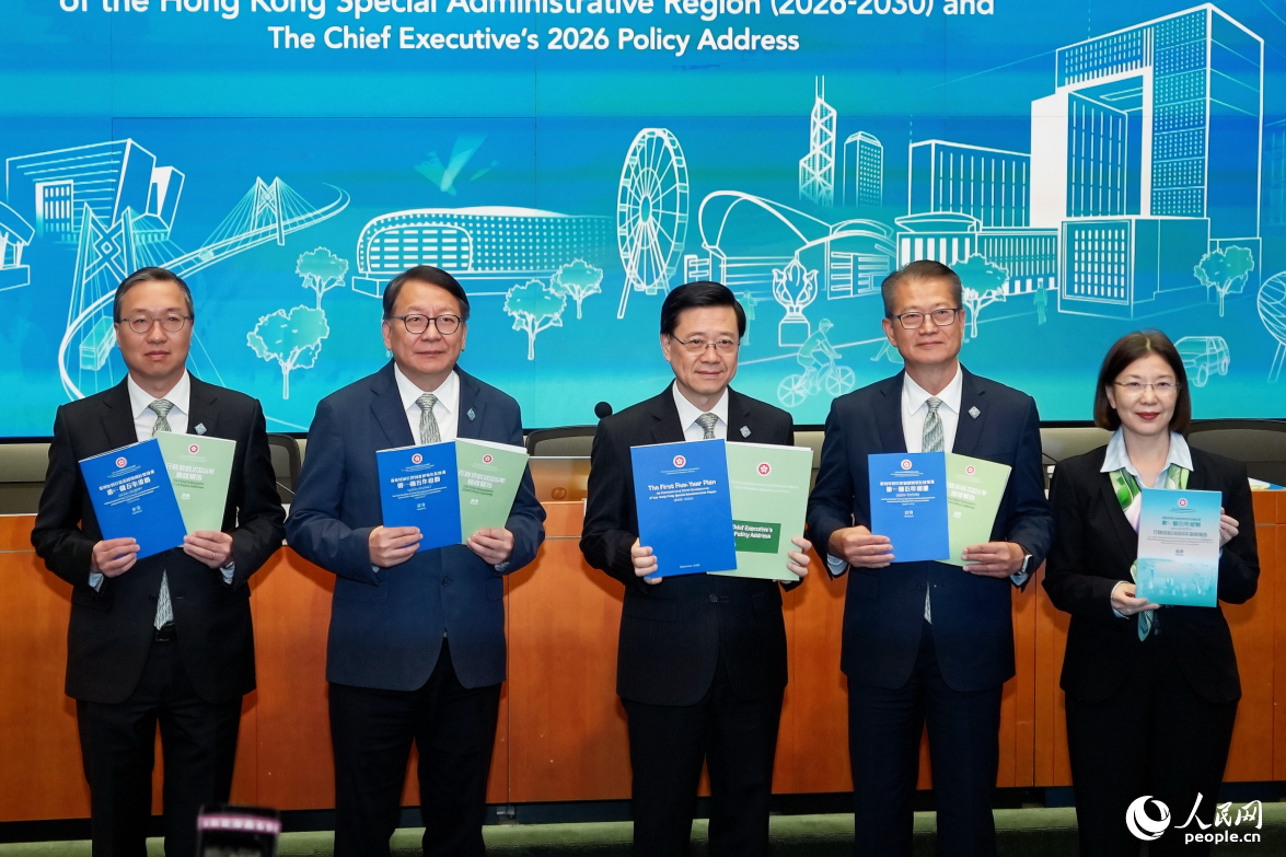 香港特区行政长官李家超和特区政府官员16日下午举行记者会。人民网 吴宇扬扬摄