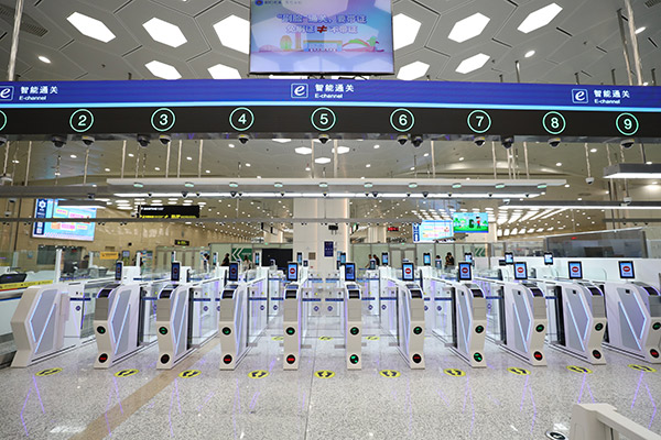 图为新建合作快捷通道均具备“刷脸”智能通关功能。（横琴边检站供图）