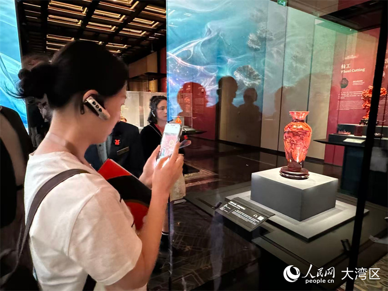 图为观众参观展品。人民网记者 富子梅摄