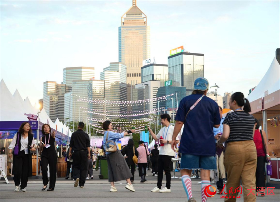 香港美酒佳肴巡礼在中环海滨举行。人民网 张雨洁摄